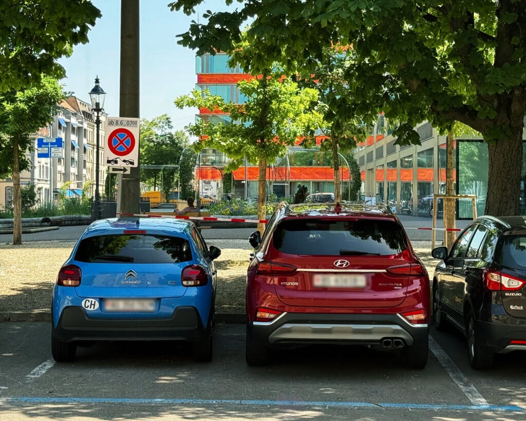 Places de parking à la Pestalozzistrasse avec vue sur l'UKBB